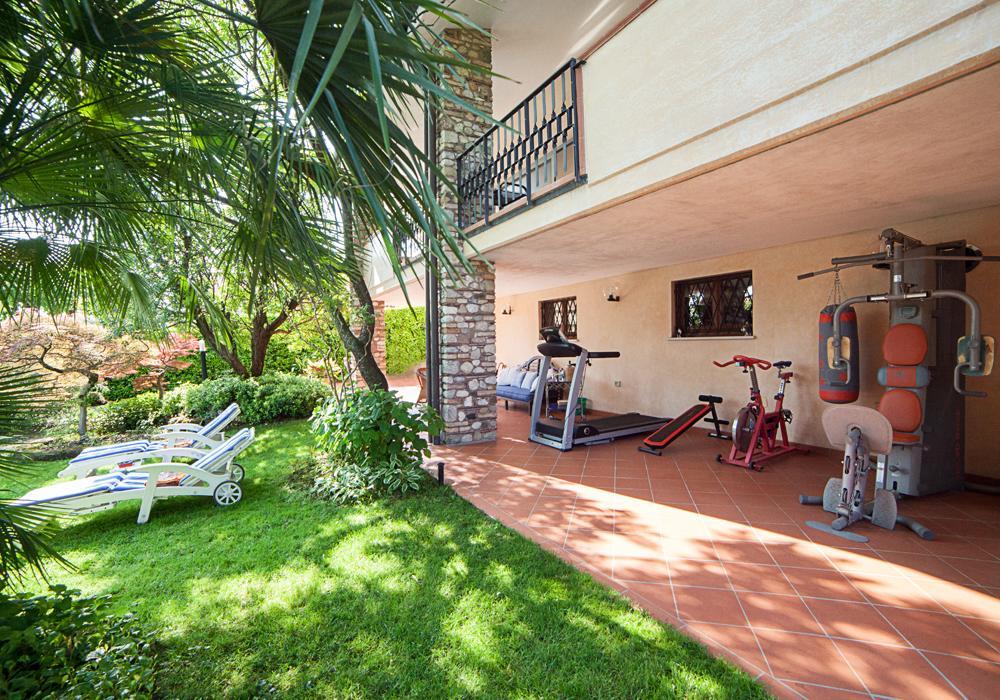 B&B Villa Adriano Ντεζεντσάνο ντελ Γκάρντα Εξωτερικό φωτογραφία