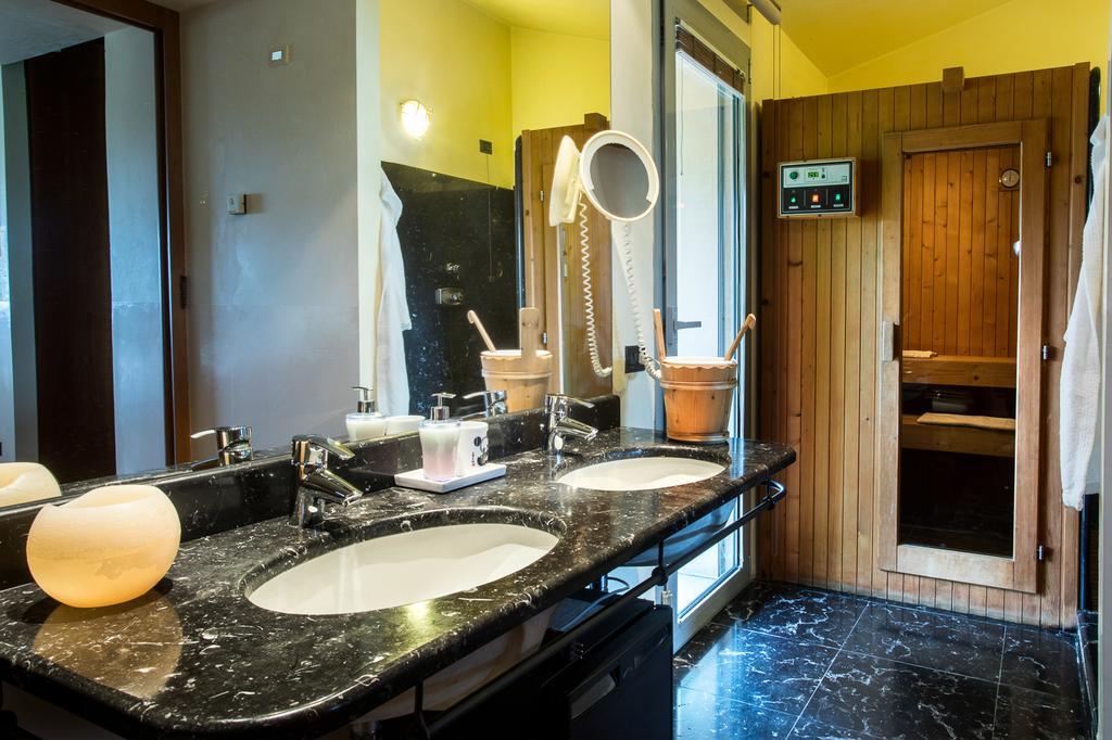B&B Villa Adriano Ντεζεντσάνο ντελ Γκάρντα Εξωτερικό φωτογραφία