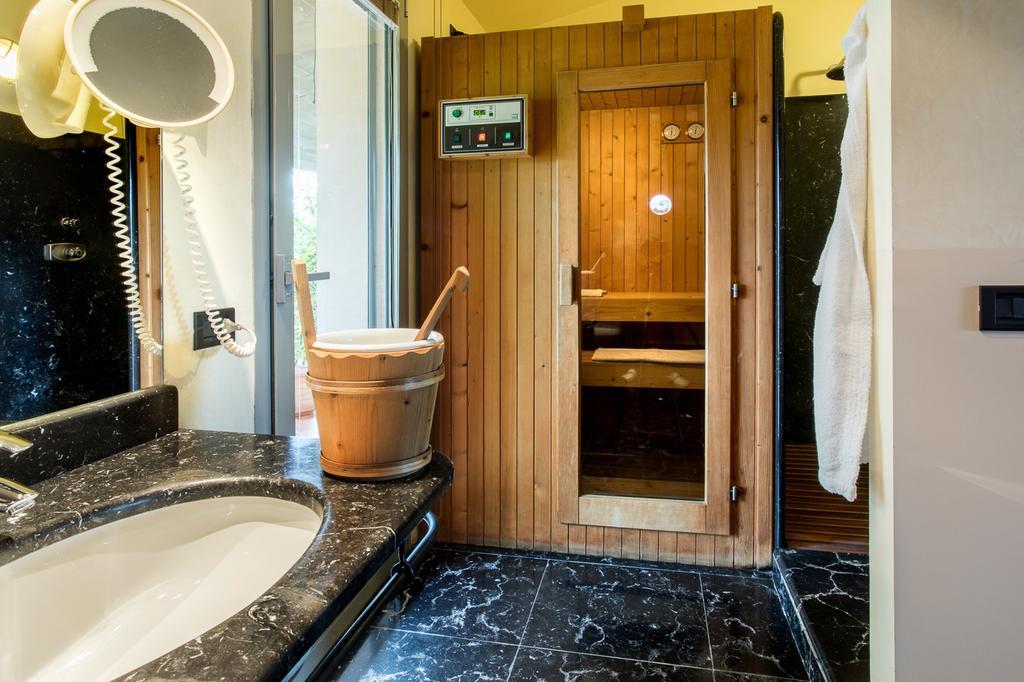B&B Villa Adriano Ντεζεντσάνο ντελ Γκάρντα Εξωτερικό φωτογραφία