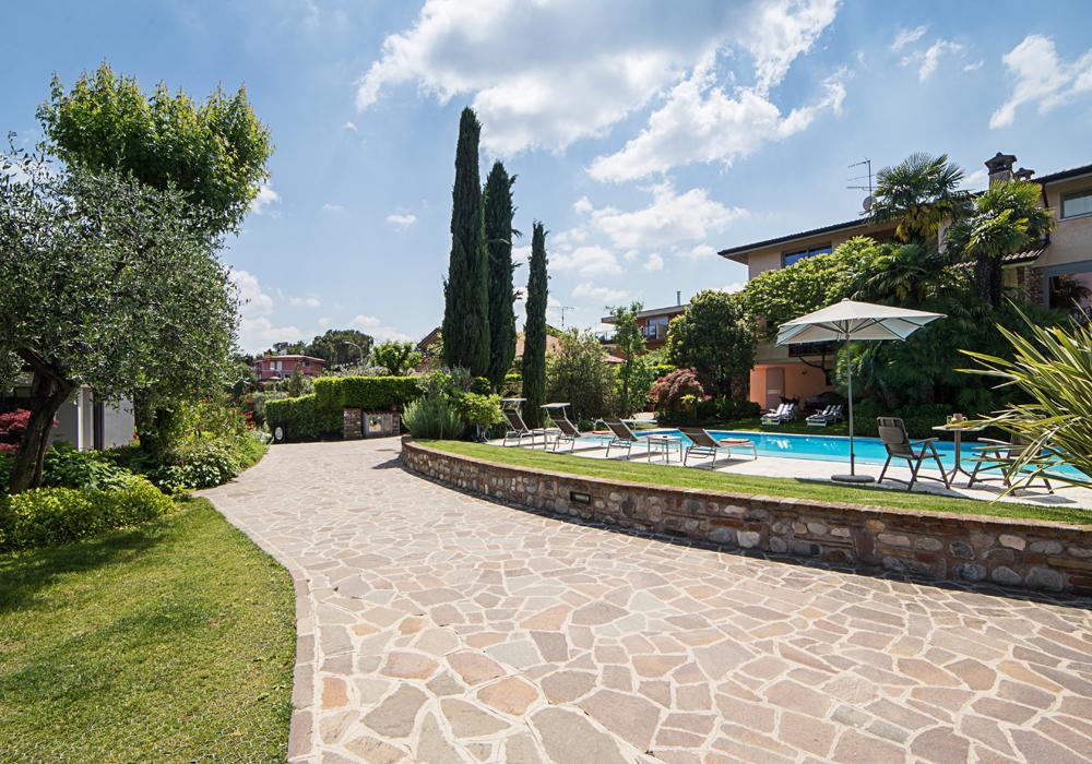 B&B Villa Adriano Ντεζεντσάνο ντελ Γκάρντα Εξωτερικό φωτογραφία