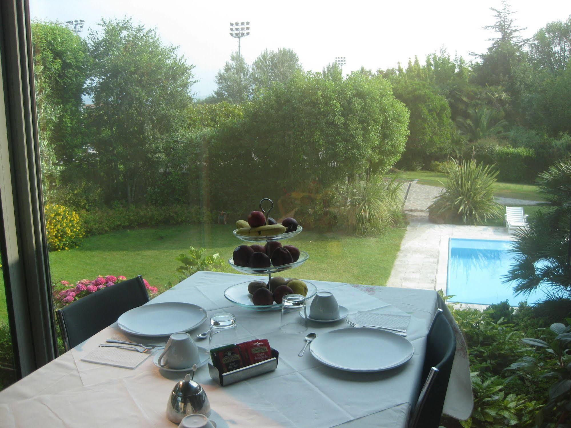 B&B Villa Adriano Ντεζεντσάνο ντελ Γκάρντα Εξωτερικό φωτογραφία